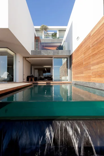 Exquisite 3 bedroom house to rent in Camps Bay with superb views