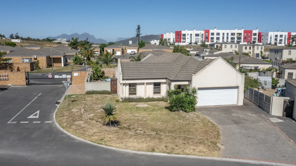 Spacious 3 bedroom family home in Brackenfell South for sale