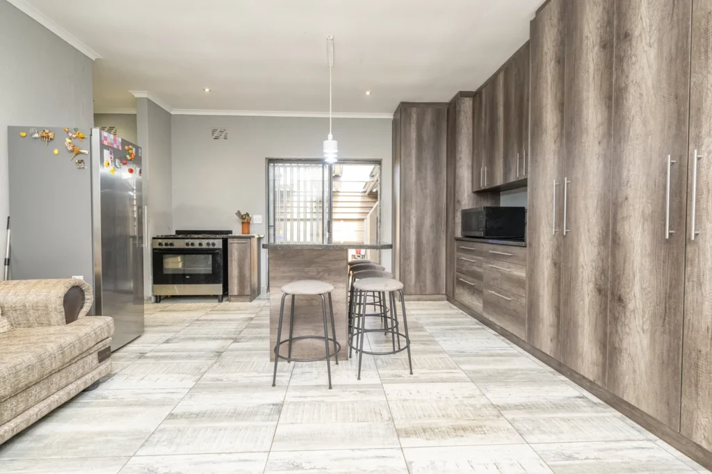 SPACIOUS 6 BED HOME IN GOODWOOD VASCO ESTATE FOR SALE