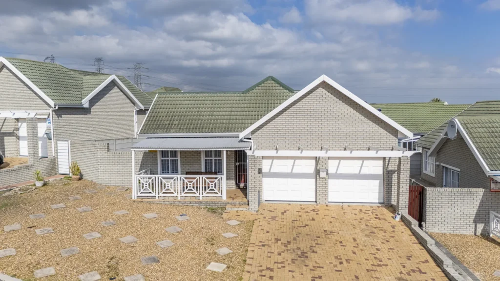 IMMACULATE 3 BEDROOM FAMILY HOME IN KUILS RIVER