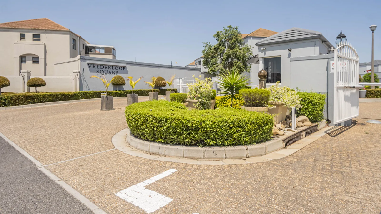 3 bedroom apartment for sale in Vredekloof Square