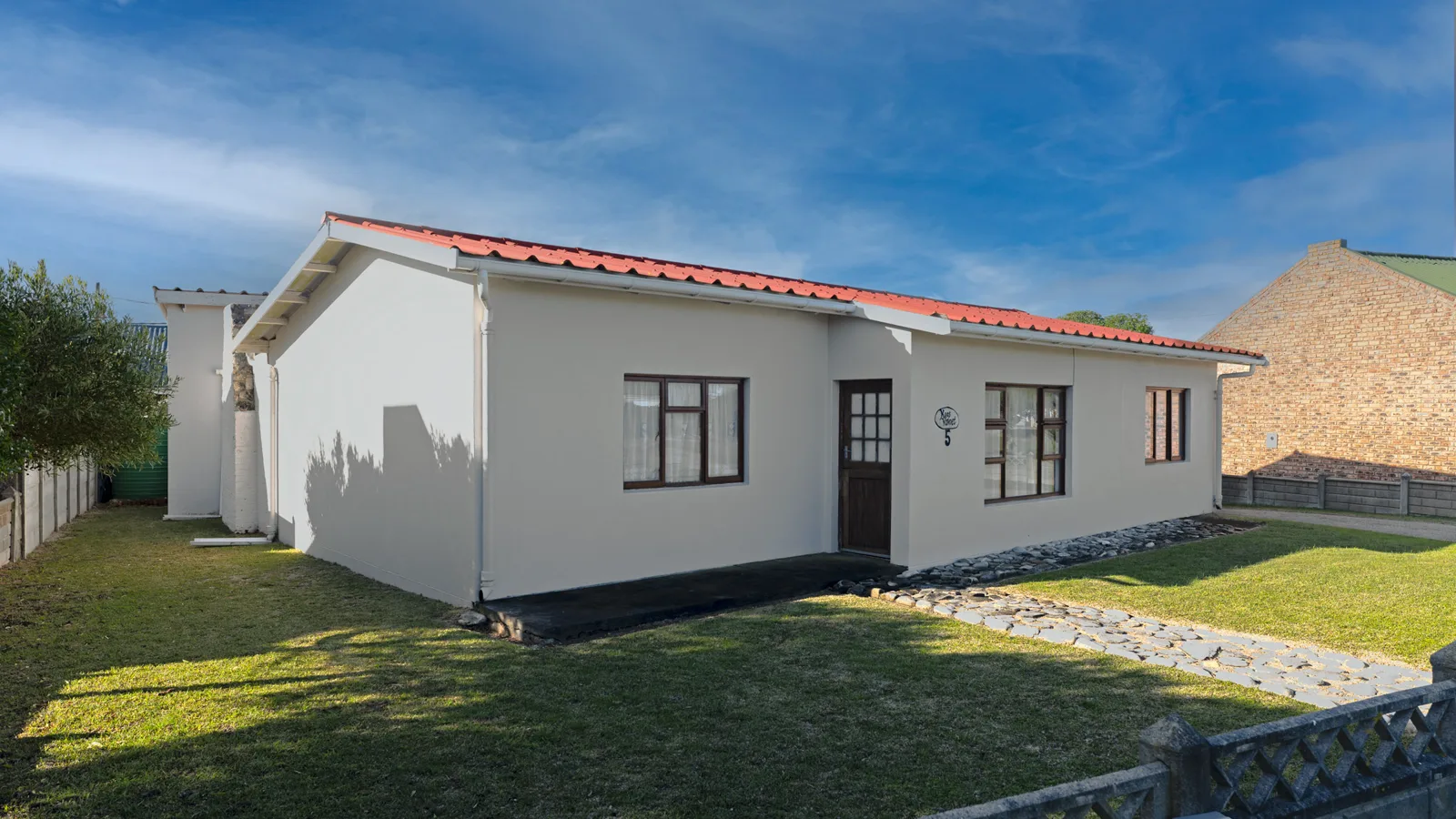 3 – Bedroom – Golden Oldie – Located close to the beach