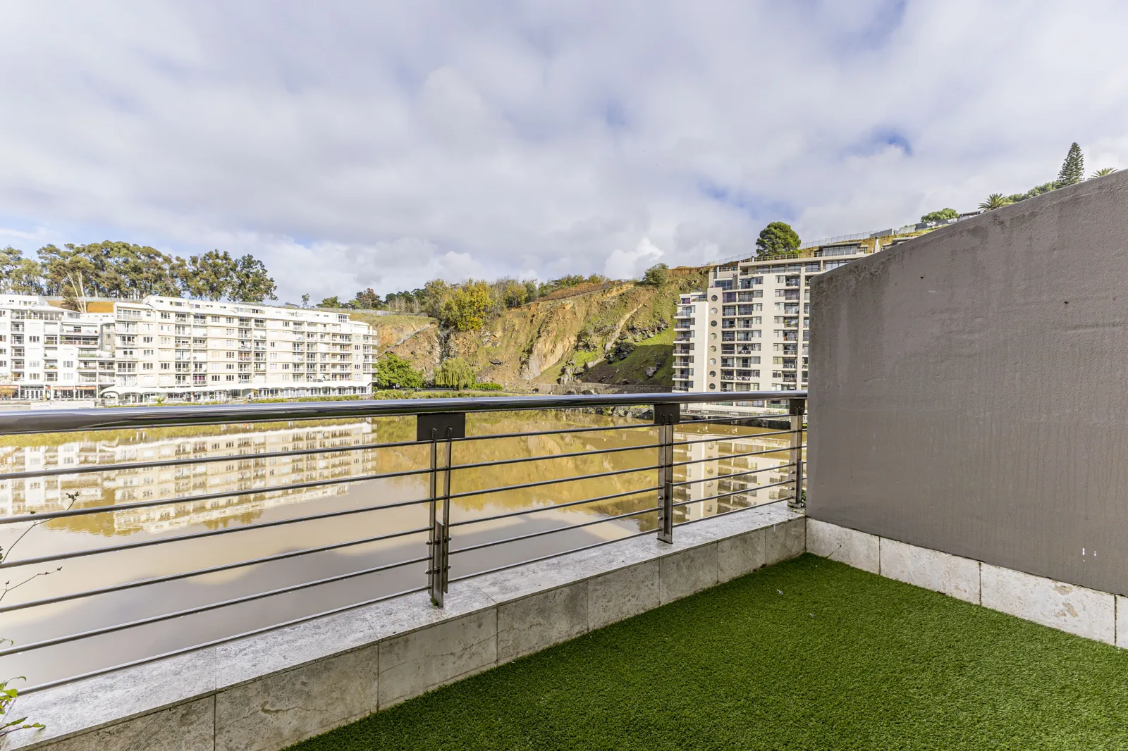 Beautiful 1-bedroom apartment in the sought-after Tyger Waterfront.