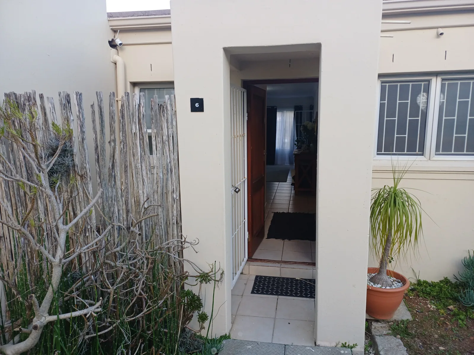 3-Bedroom Townhouse for Rent in Oude Westhof – Close to Majik Forest