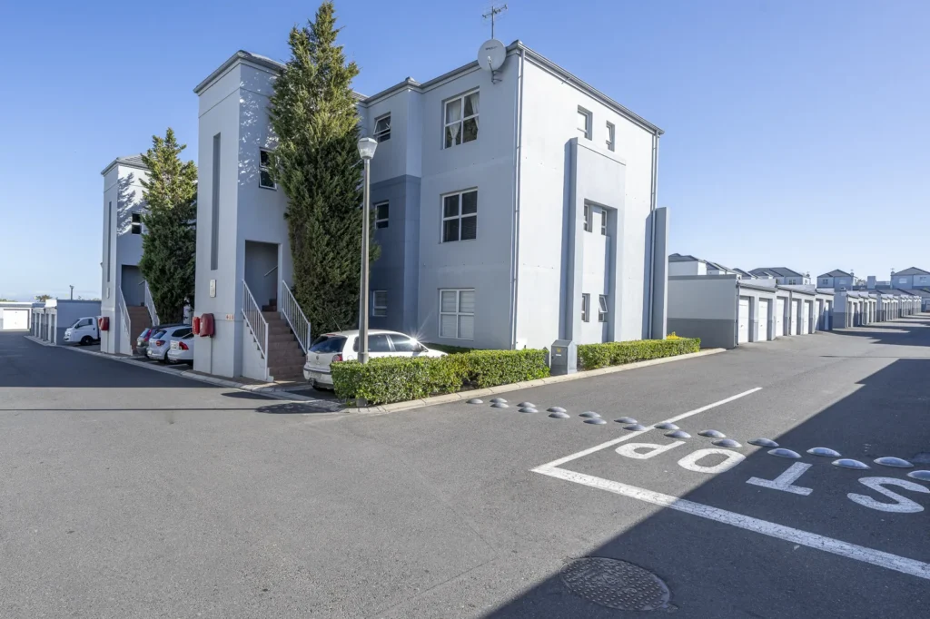 Completely renovated and spacious 2 bedroom ground floor apartment in Vredekloof Square for sale