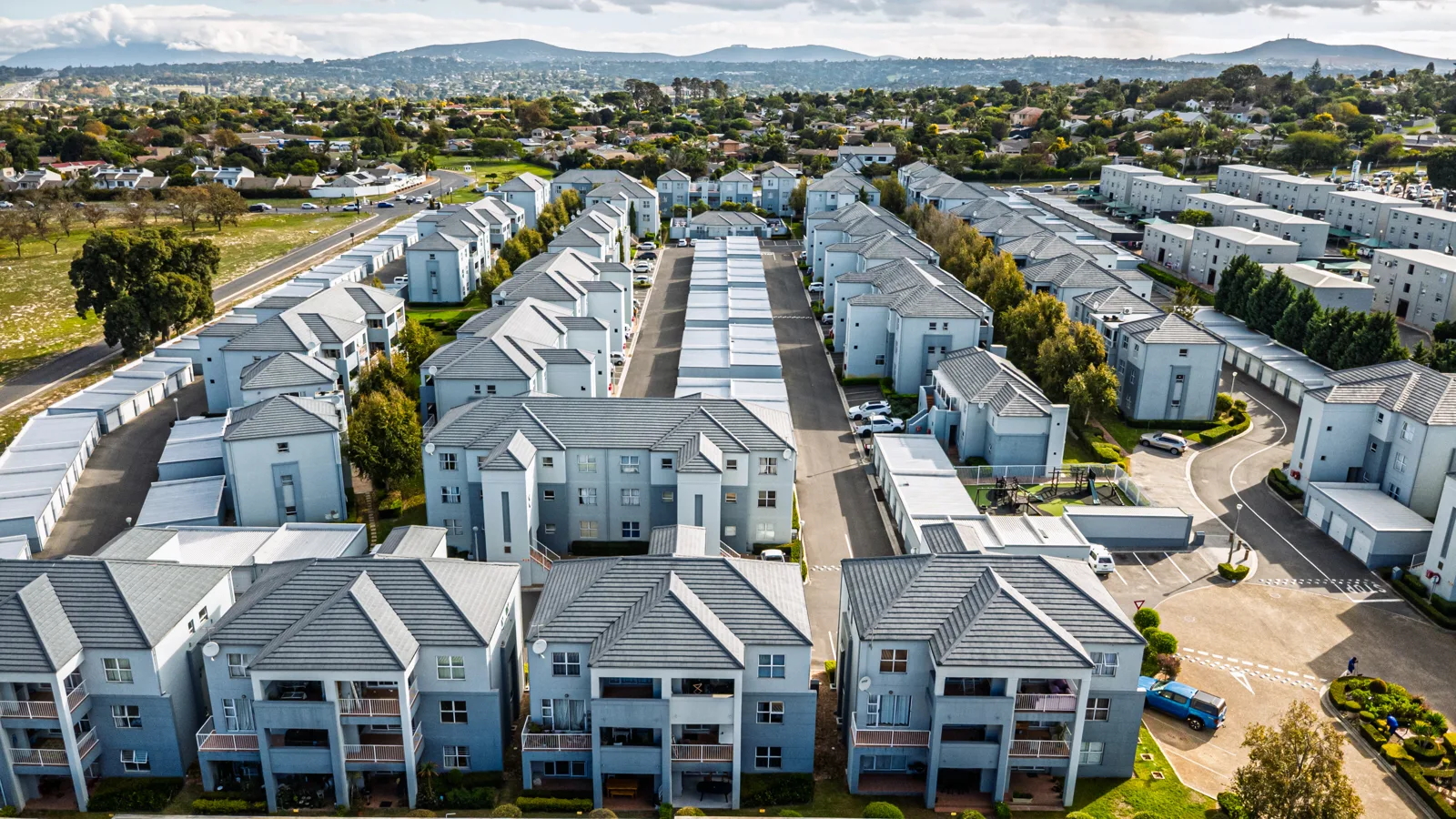 Stunning 3 bedroom apartment in popular Vredekloof Square for sale