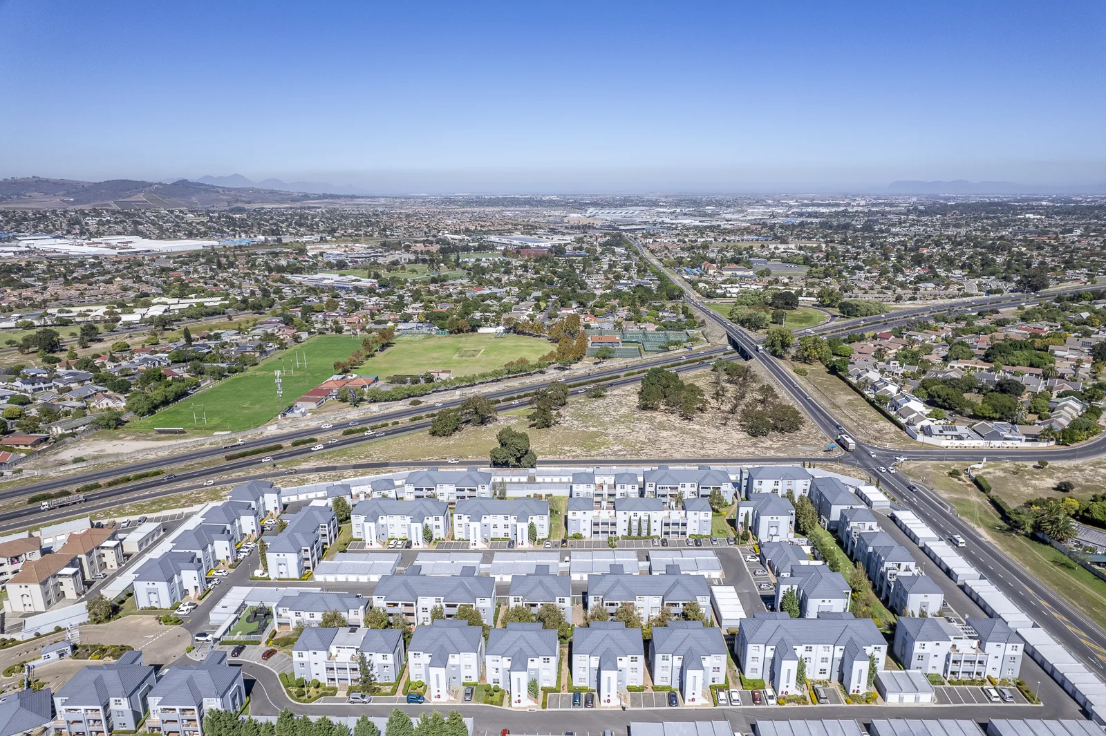 High in demand and ever popular, 2 bedroom ground floor apartment in Vredekloof Square for sale