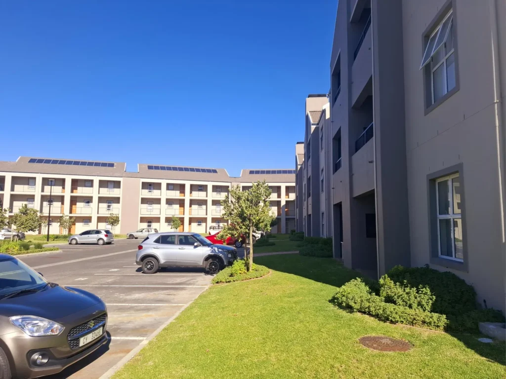 BEAUTIFUL SPACIOUS 2 BED APARTMENT IN UITZICHT