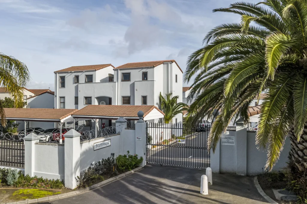 Newly renovated 2 bedroom apartment in The Islands, Parow