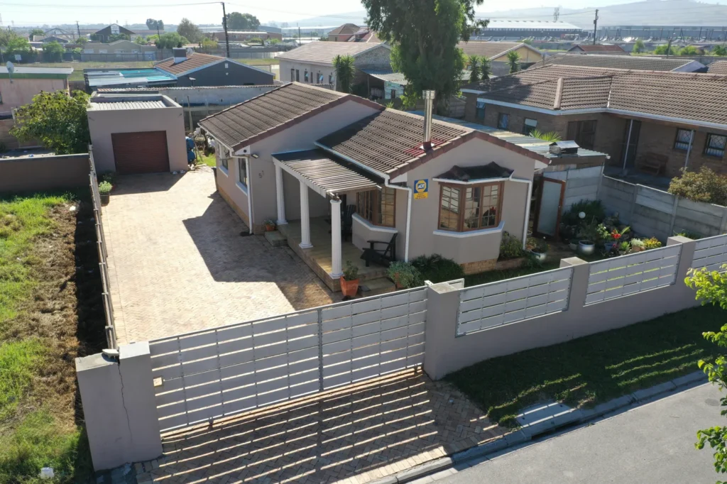 3 Bedroom Freehold Sold in Hagley