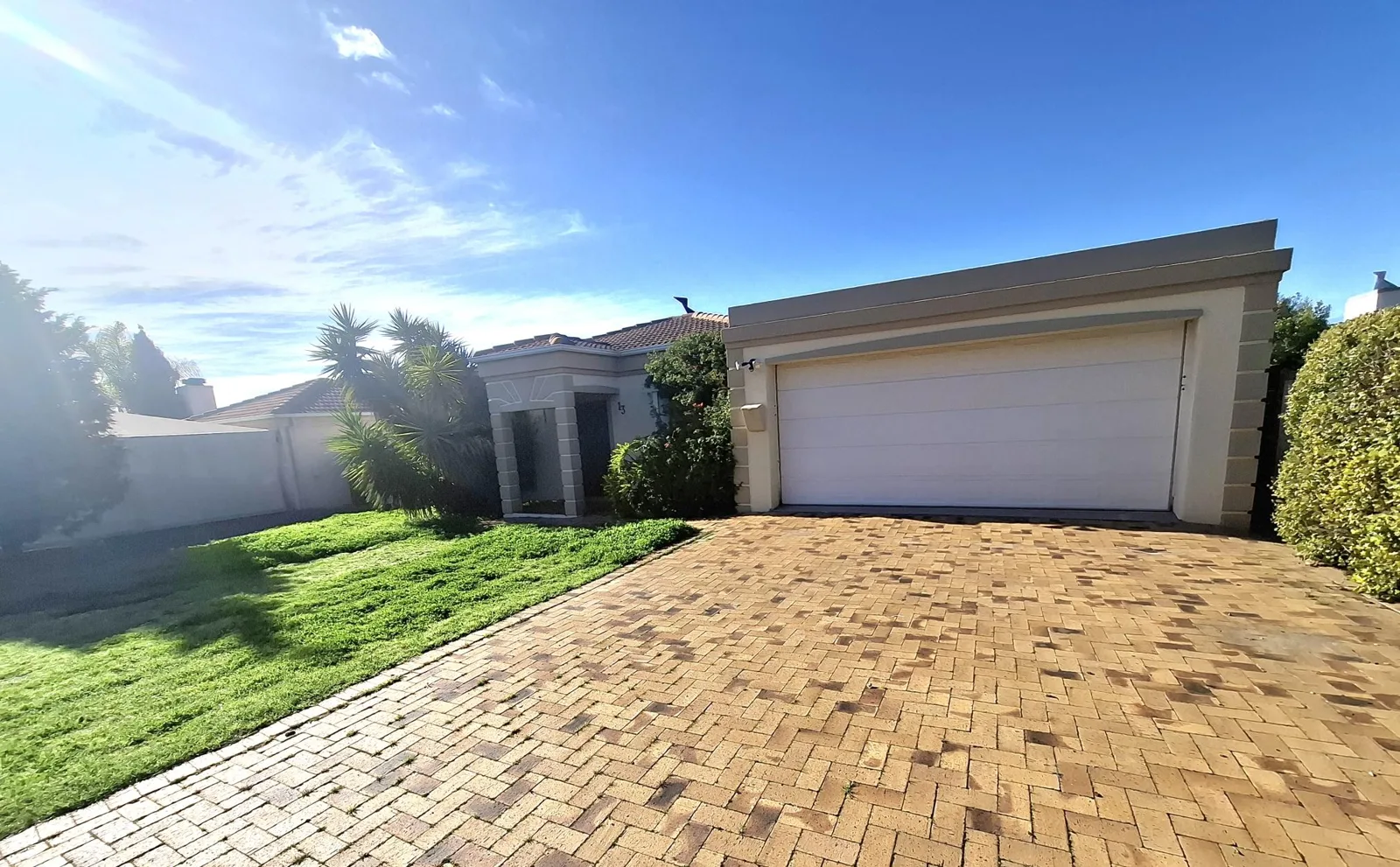 2 Bedroom home in a security estate in Uitzicht
