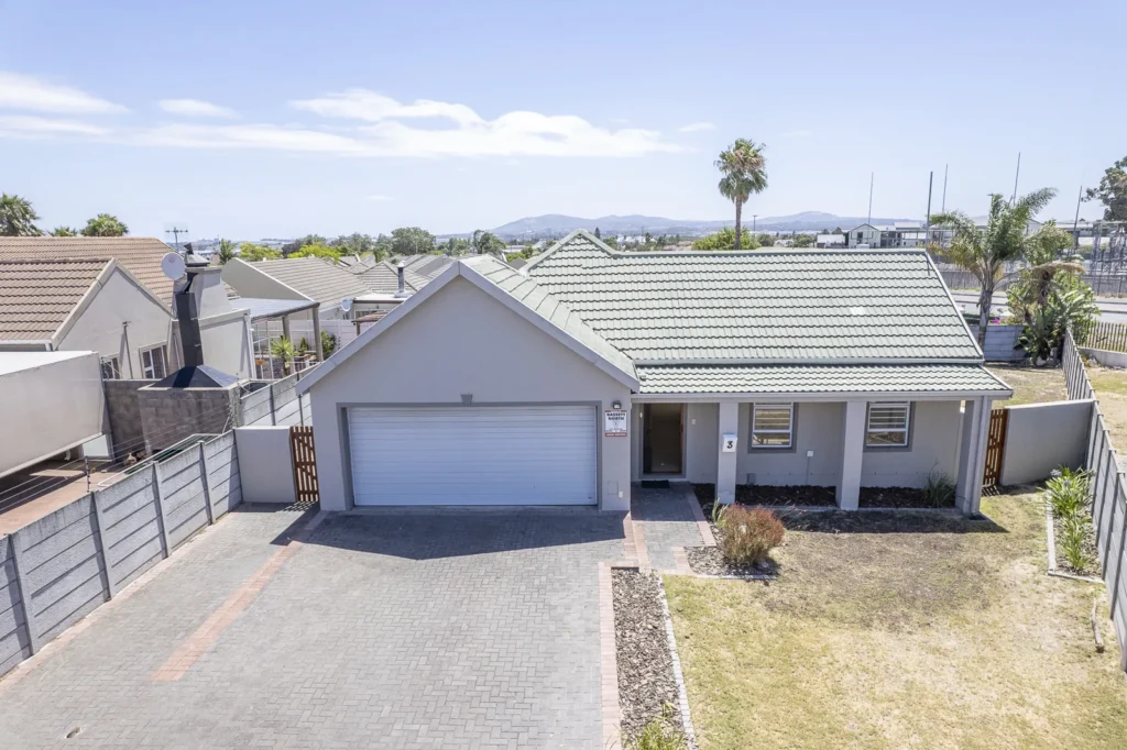 Newly renovated 3 bedroom family home for sale in Eikenbosch