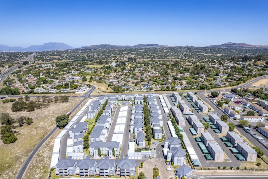 Scarce 3 bedroom ground floor apartment in sought after Vredekloof Square for sale