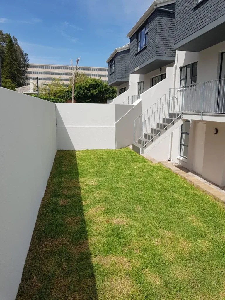 BERWICK MEWS offers 6 exclusive townhouses, in a gated security complex