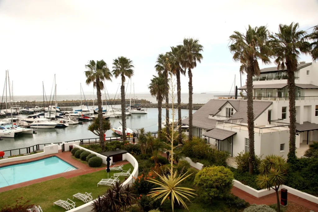 2 Bedroom Apartment To Let in Mouille Point