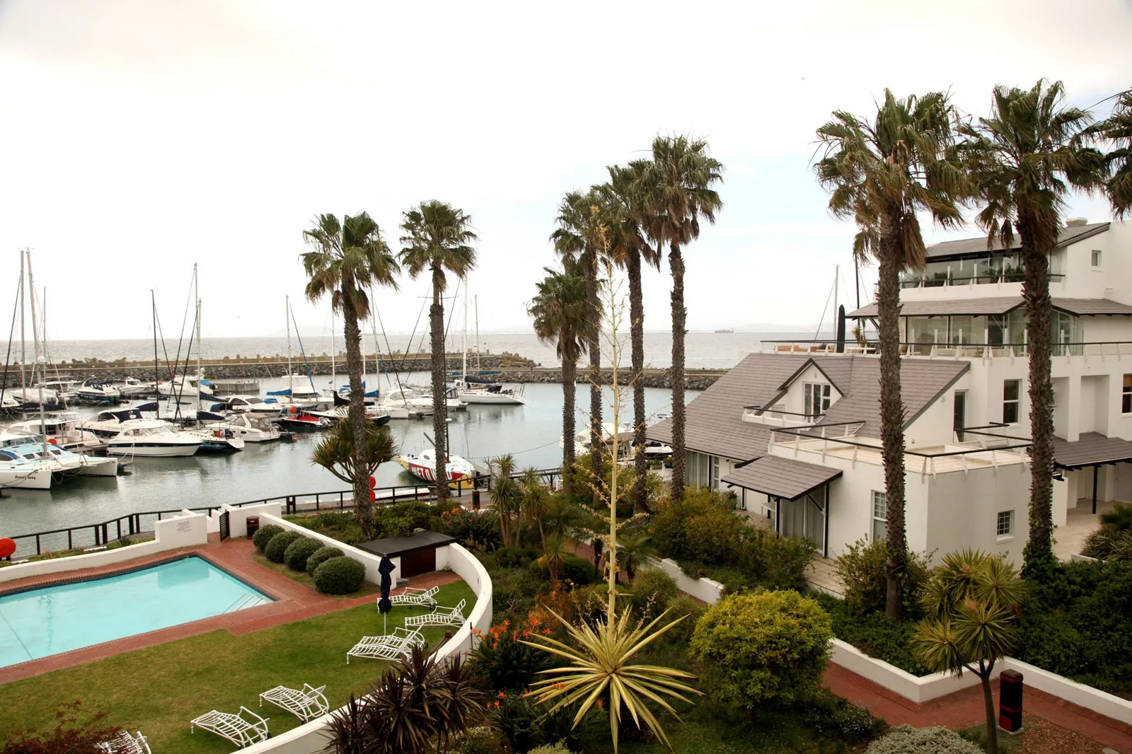 2 Bedroom Apartment To Let in Mouille Point