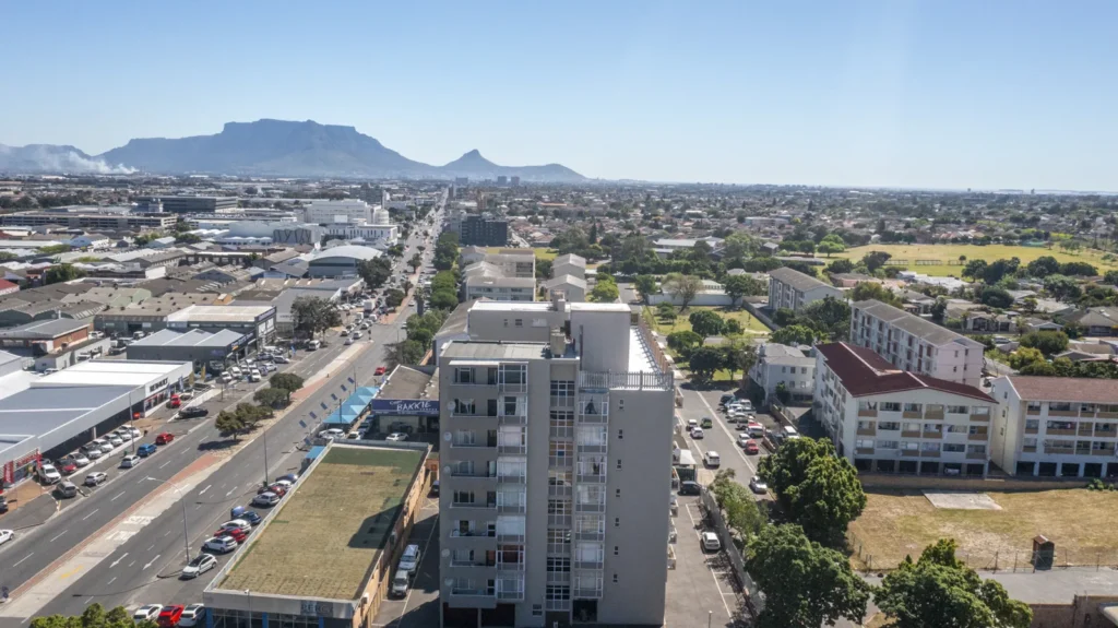 One bedroom apartment on the 5th floor. Great start for the first time buyer.