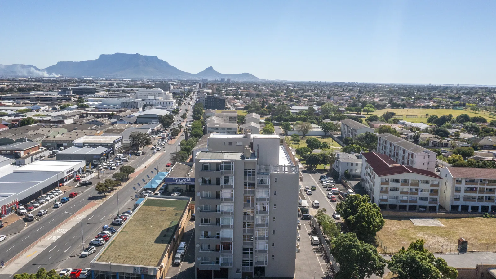 One bedroom apartment on the 5th floor. Great start for the first time buyer.