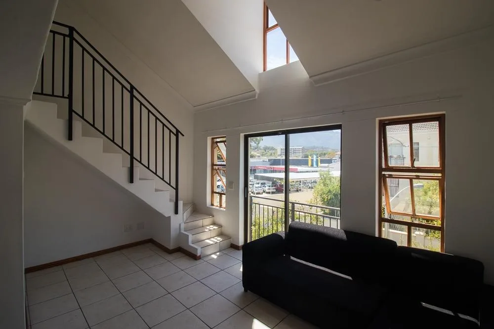 Neat and spacious 1 bedroom loft apartment in a safe and secure complex