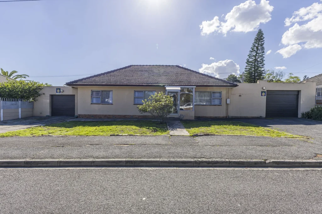 SPACIOUS FAMILY HOME WITH ENDLESS POTENTIAL IN PRIME LOCATION