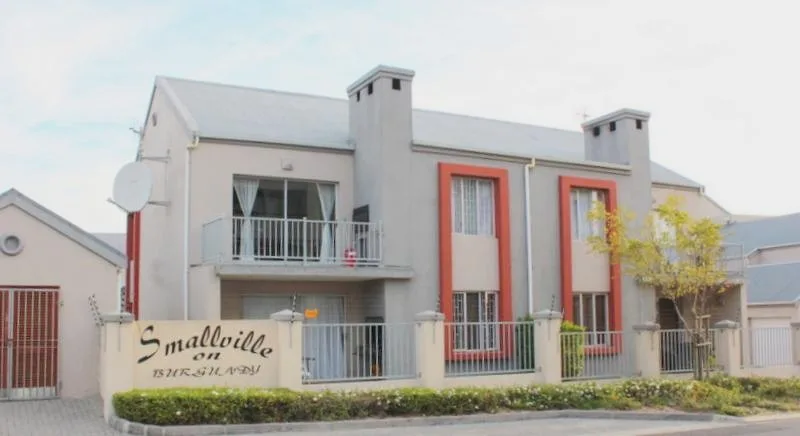 SPACIOUS 2 BEDROOM APARTMENT IN BURGUNDY ESTATE