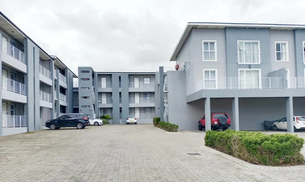 STUNNING 2 BED TOP FLOOR IN SONKRING BRACKENFELL