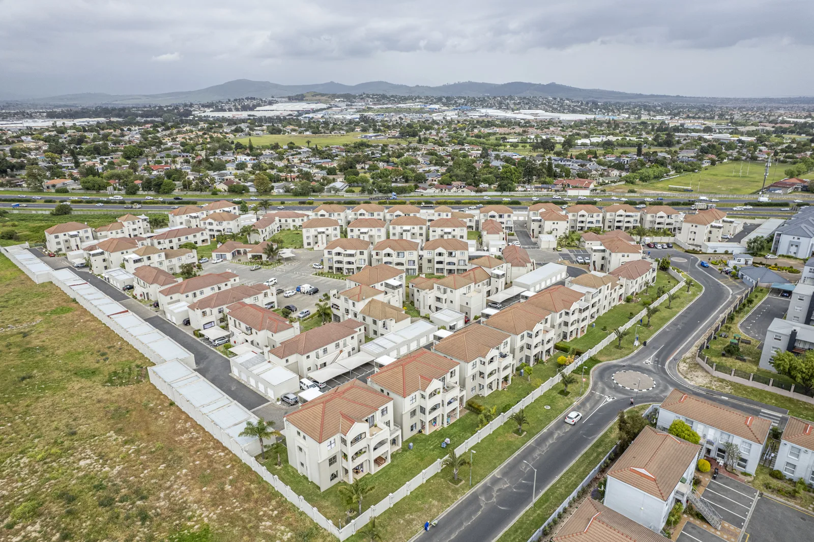 Another lovely 2 bedroom apartment for sale in Aroma Park Village
