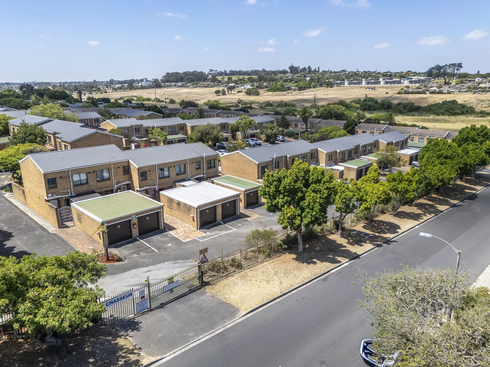 High in demand 2 bedroom duplex apartment in sought after Stellenryk