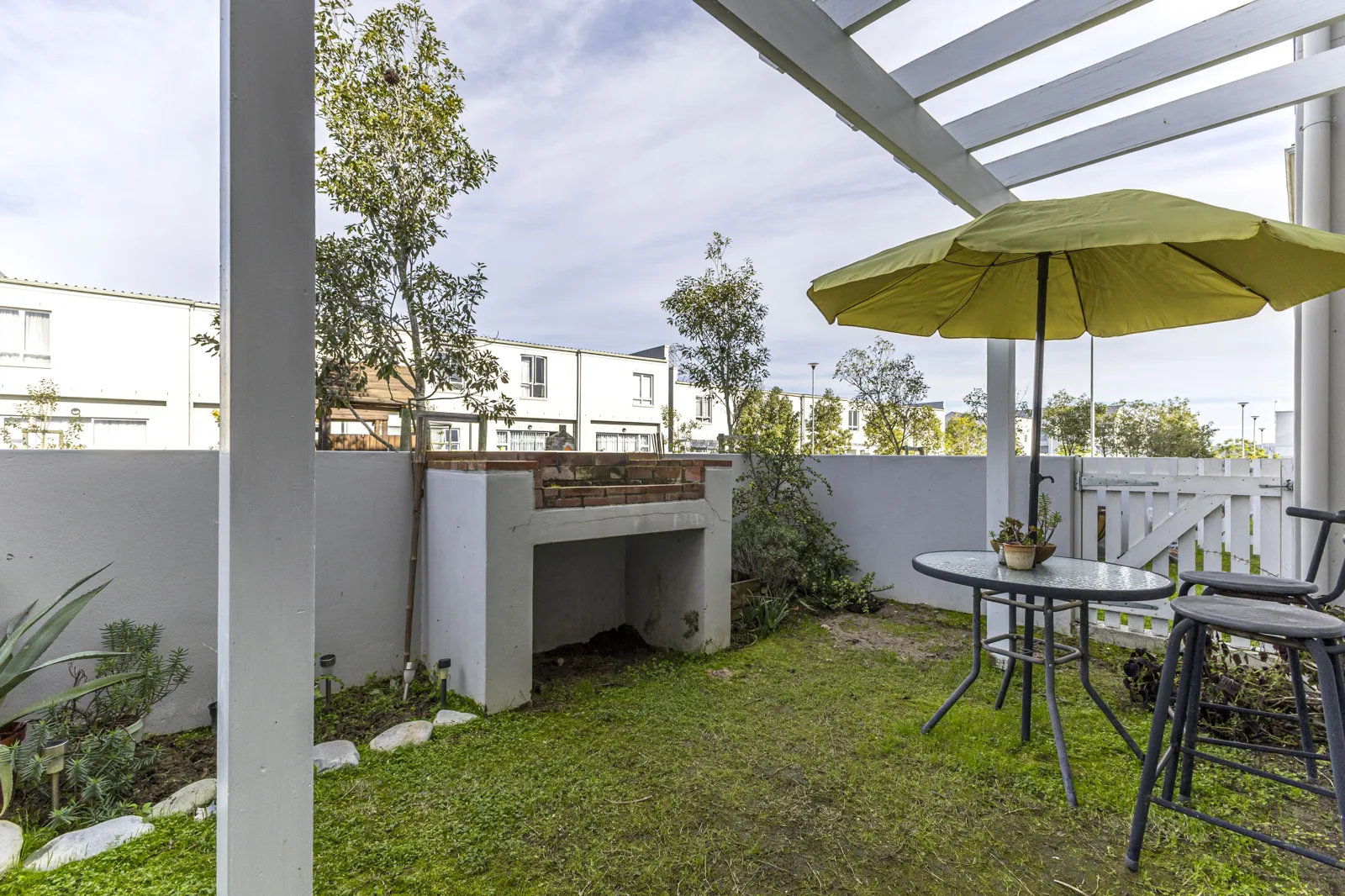 2 Bedroom Apartment To Let in Haasendal