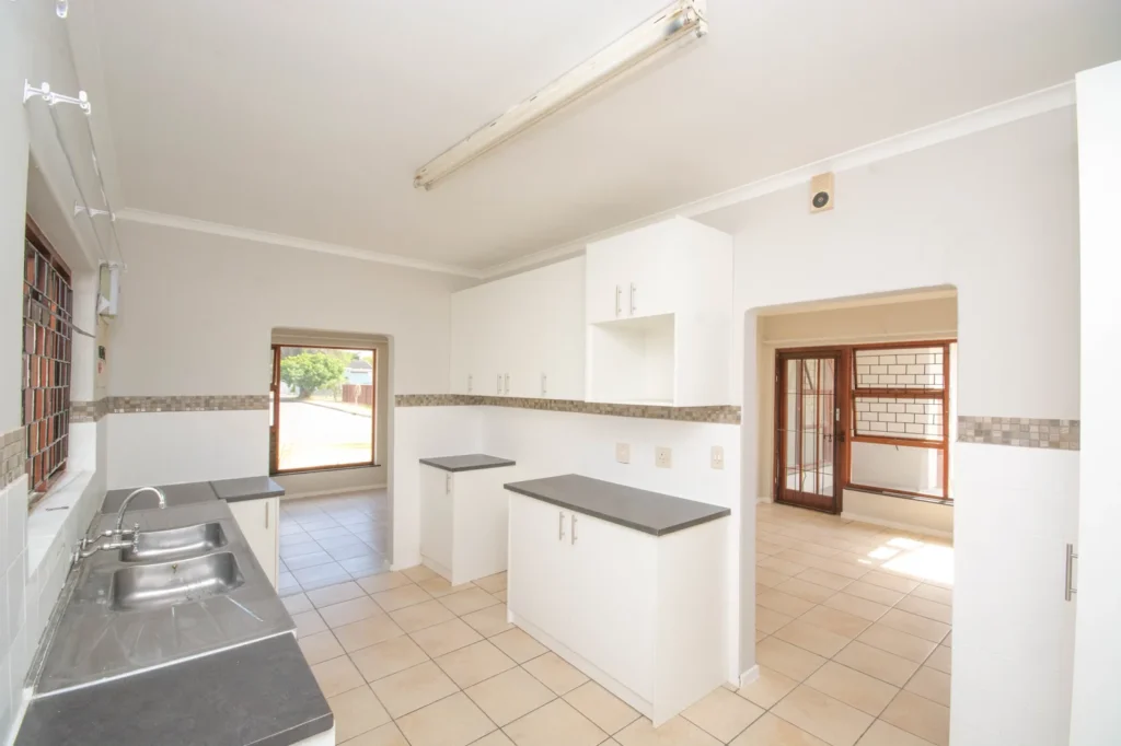Spacious & Pet-Friendly 3-Bedroom Townhouse To Let in Stellenridge, Bellville
