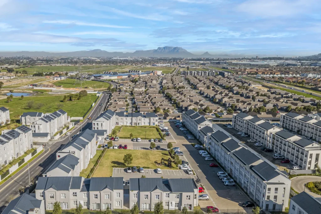 Sun filled ground floor apartment ideal for a first time buyer otherwise avid investor