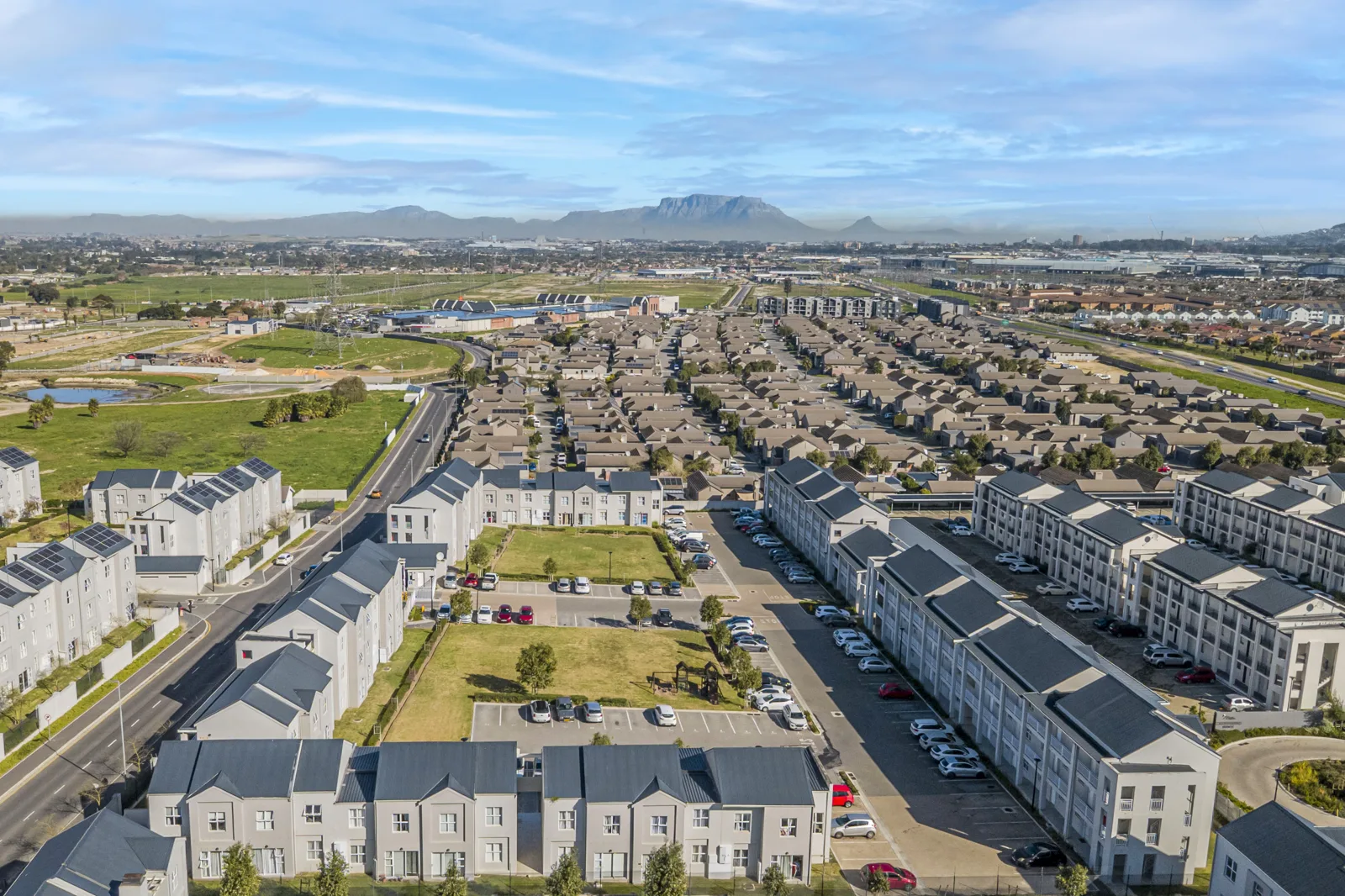 Sun filled ground floor apartment ideal for a first time buyer otherwise avid investor