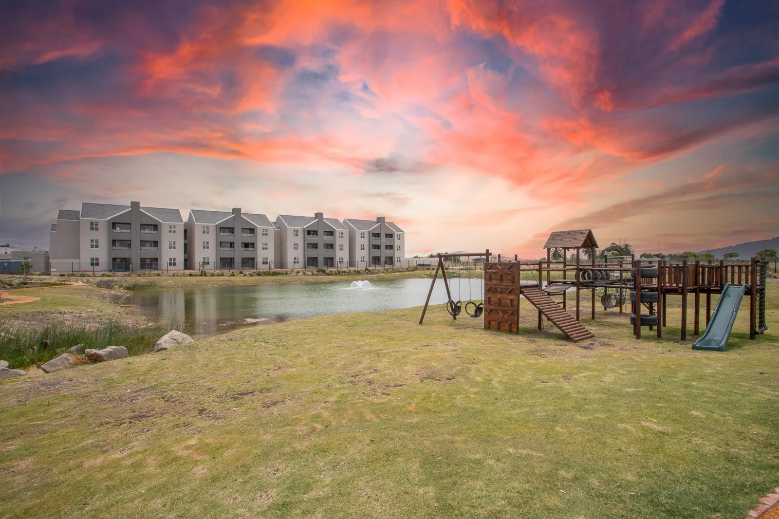 MODERN  2 BEDROOM SECOND FLOOR APARTMENT IN A QUIET AREA
