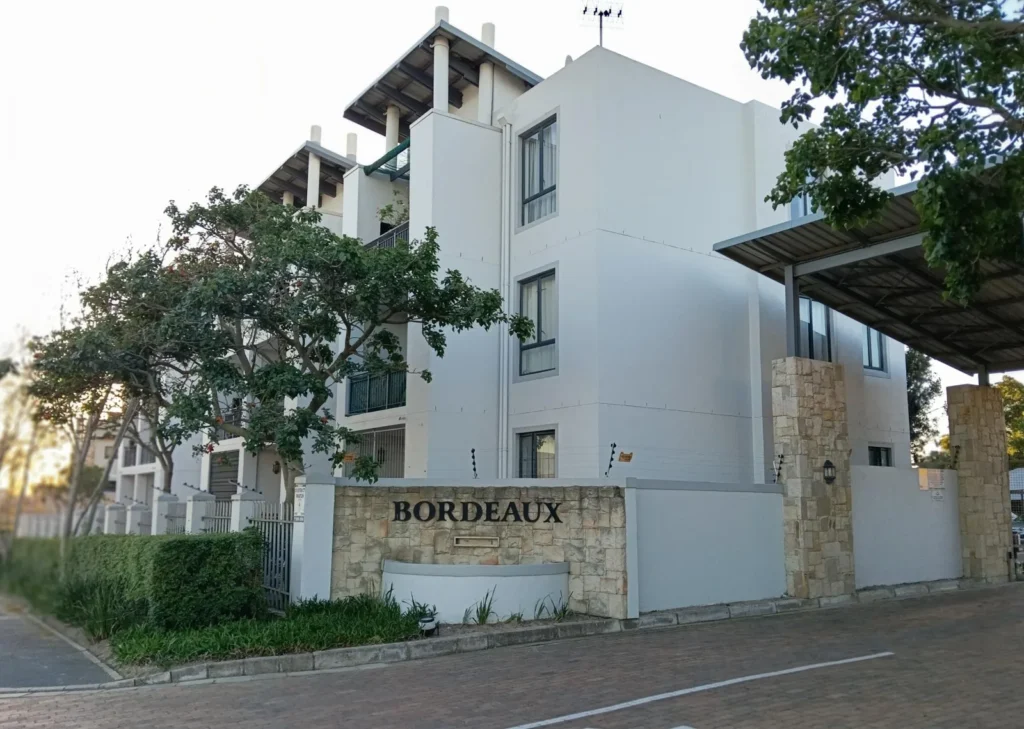 STUNNING 2 BEDROOM TOP FLOOR APARTMENT IN BURGUNDY ESTATE