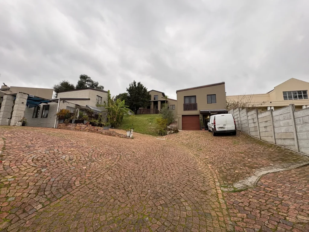 Beautifully Renovated Family Home With Versatile Flatlet