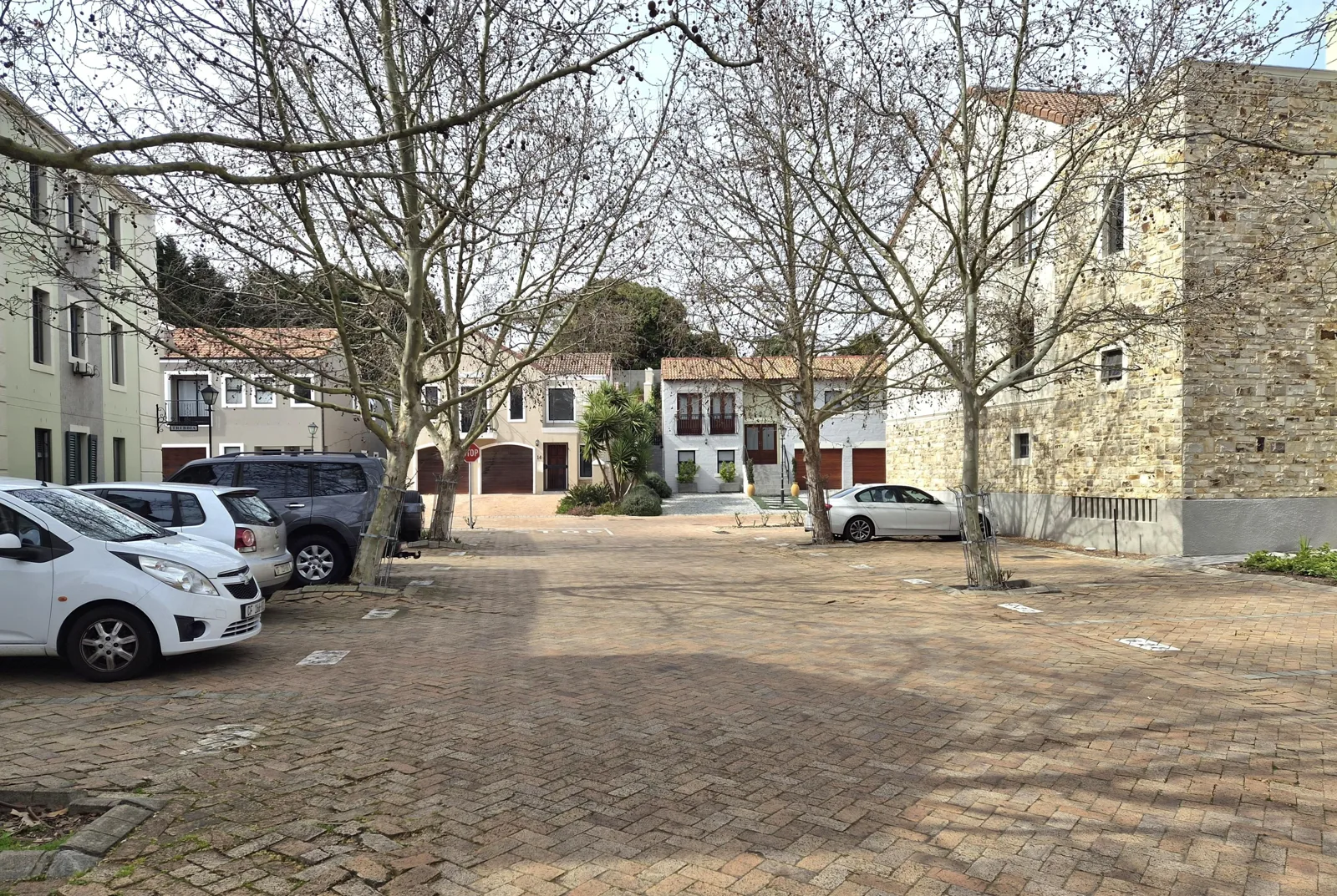 AMAZING 2 BED APARTMENT IN SECURE BELLA ROSA BELLVILLE