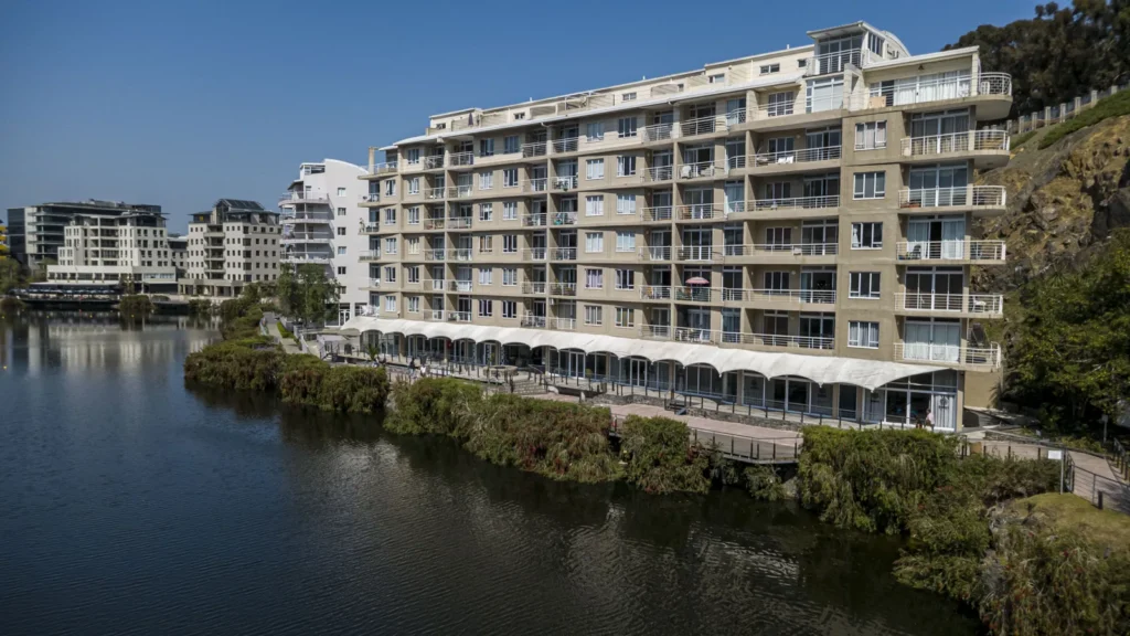 Prime position ground floor full waterfront facing Office with high visibility and exposure