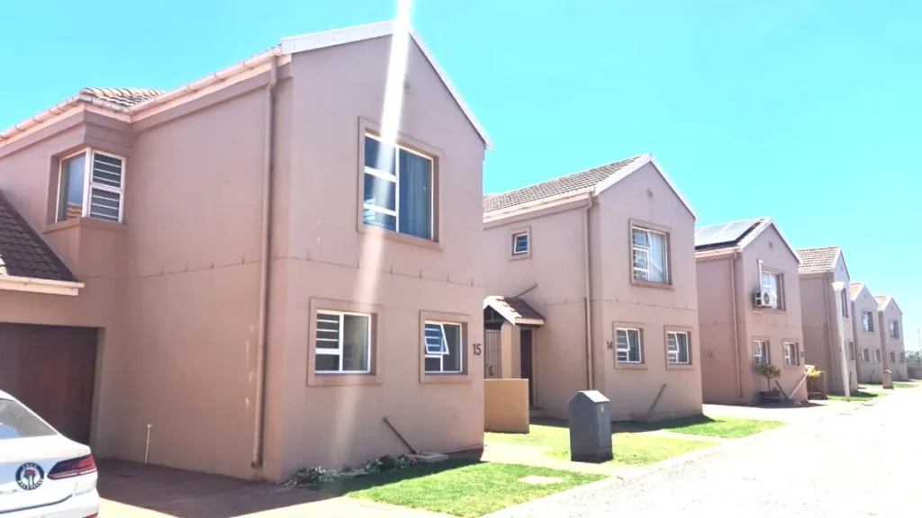 FURNISHED 3 BEDROOM DUPLEX FAMILY HOME TO RENT IN SALDANHA BLUE WATER BAY