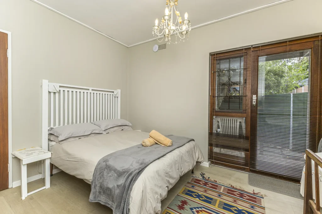 Beautiful ‘Fully Equipped’ 1-bedroom garden apartment