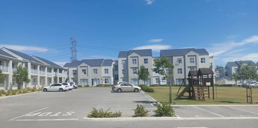 SPACIOUS  2 BEDROOM APARTMENT IN HAASENDAL