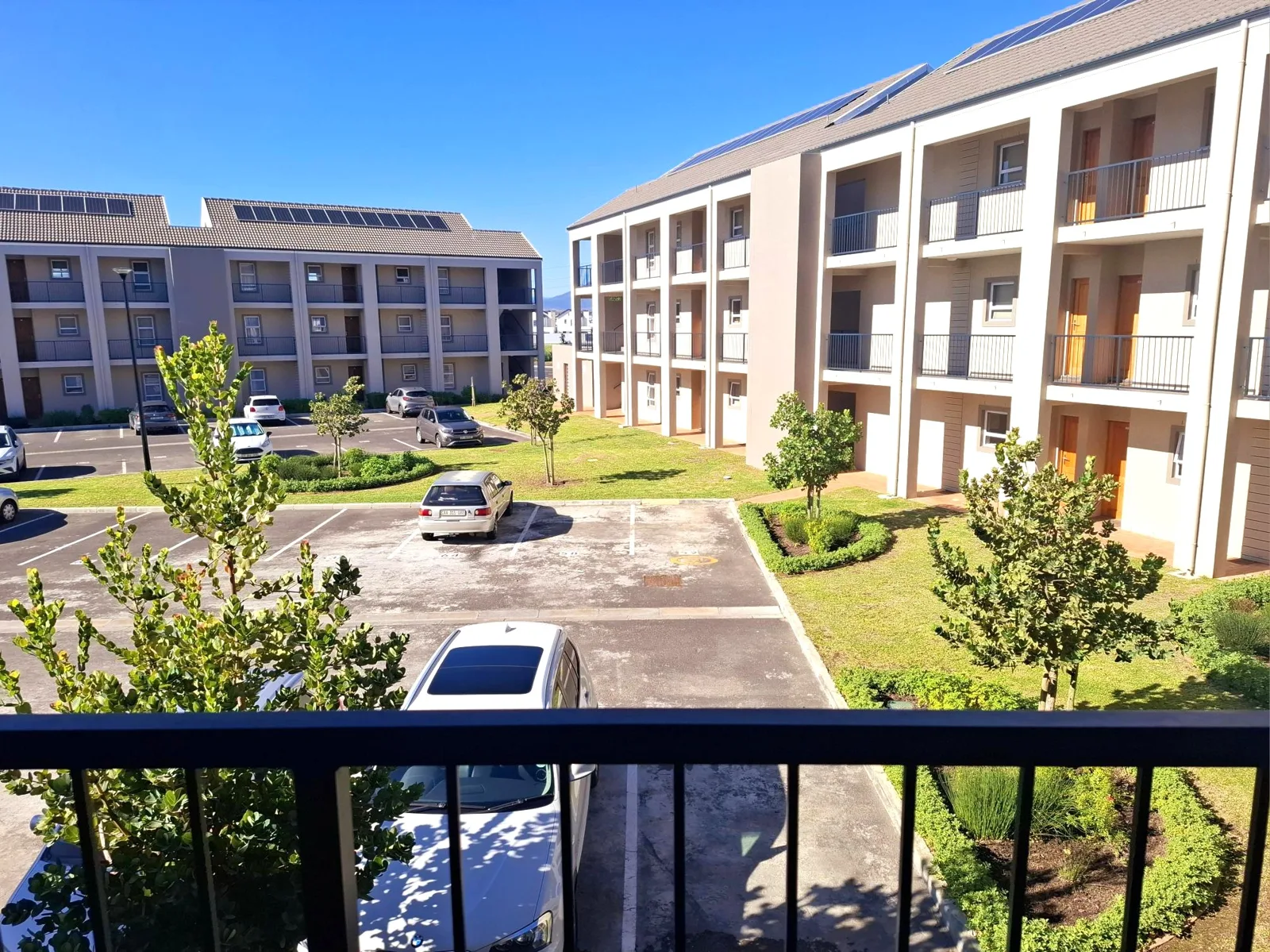 MODERN ,SPACIOUS, 2 BED APARTMENT TO RENT IN UITZICHT KRAAIFONTEIN